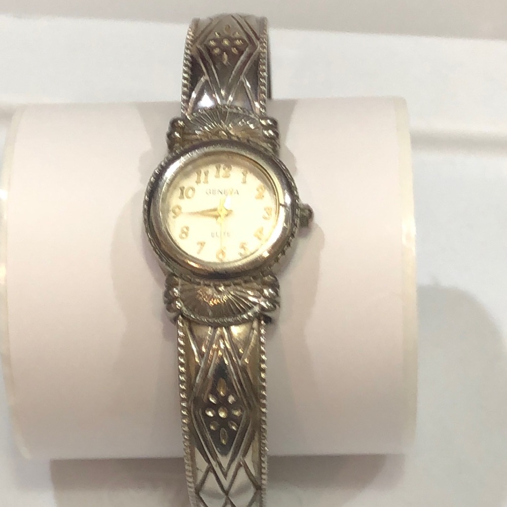 Geneva Elite women’s vintage 90’s Silver tone‎ bangle bracelet watch one size
